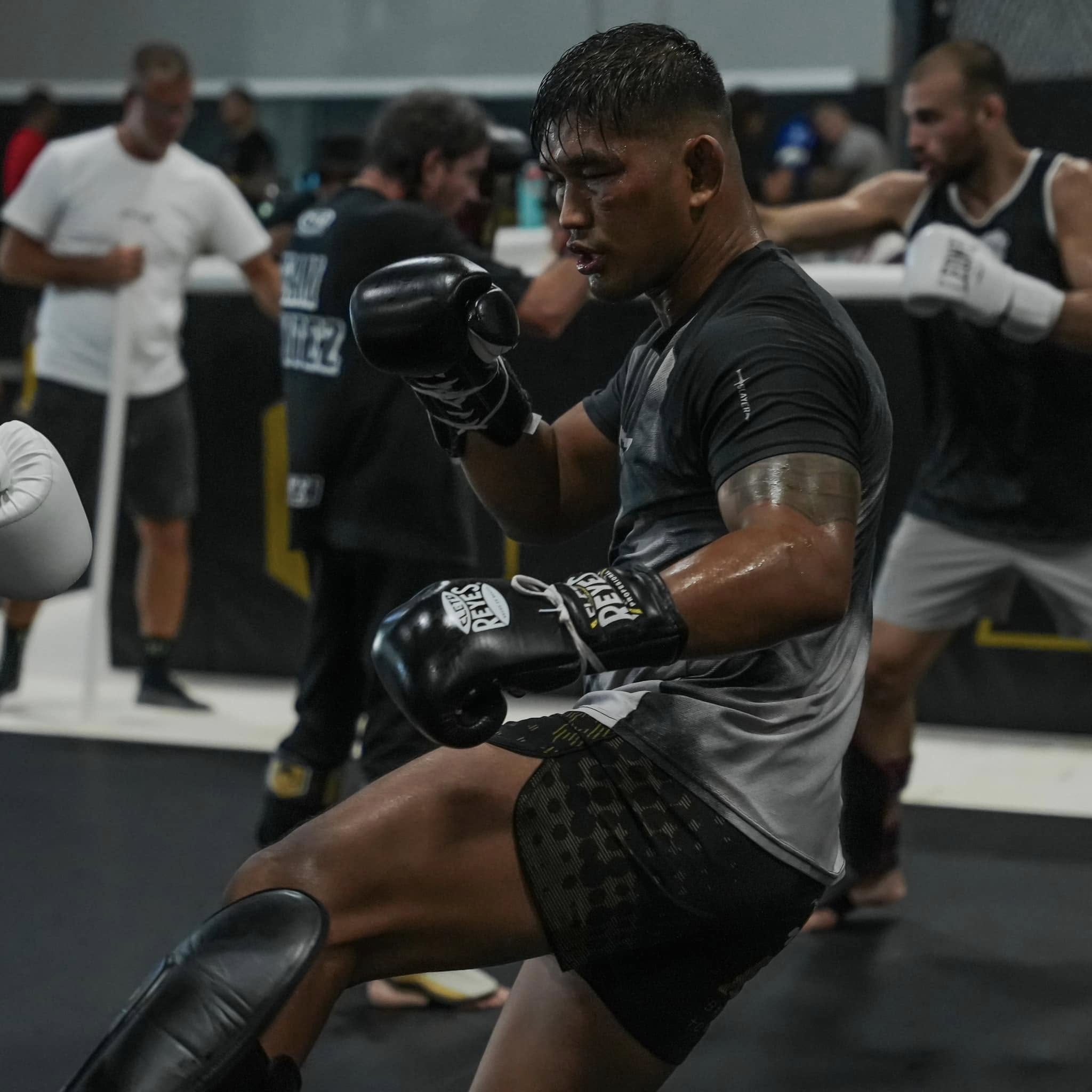 Aung la and teaching at tournment